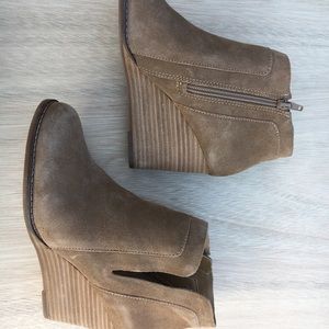 Lucky Brand LK-Yabba Wedge Ankle Boot with zipper